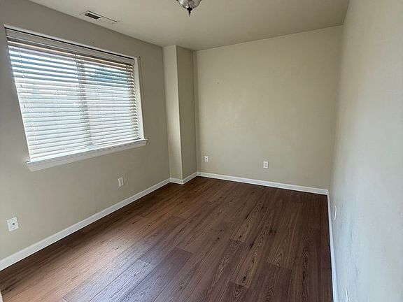 5th image of 504 S Holly St #4