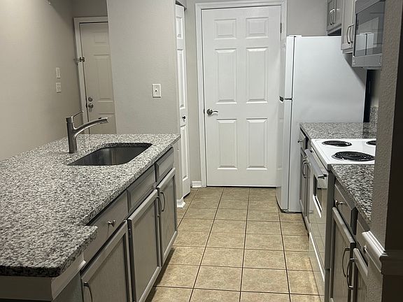3rd image of 5610 Pinnacle Heights Cir APT 301