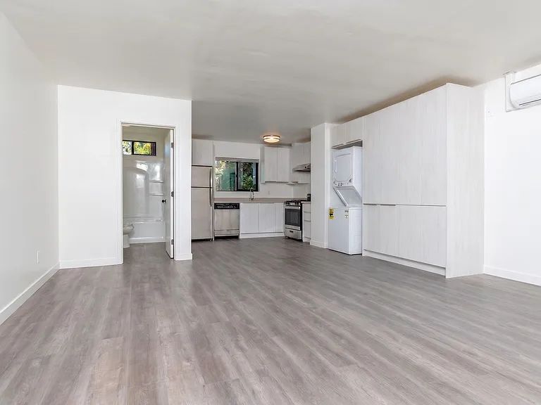 Modern Renovated Studio at 1330 N Martel Ave., Los Angeles, CA 90046 — Photo 6