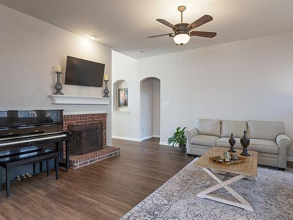 3rd image of 7703 Parkbrook Dr