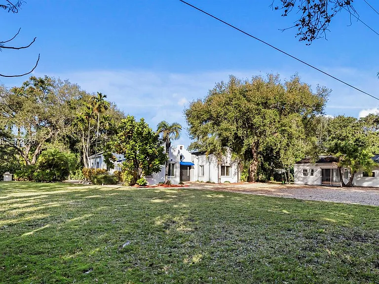7975 Sunset Dr — Photo 42