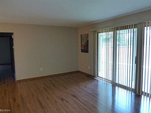 4th image of 14954 Kent Ct