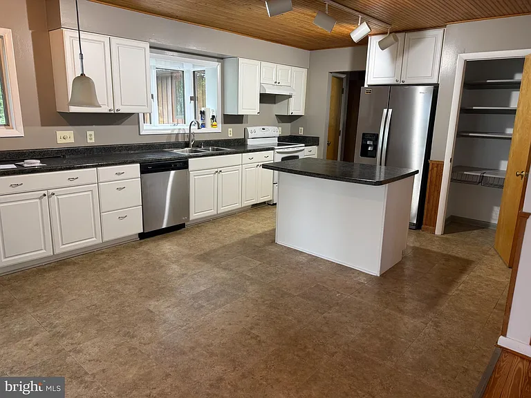 5185 Ridge Rd — Photo 7
