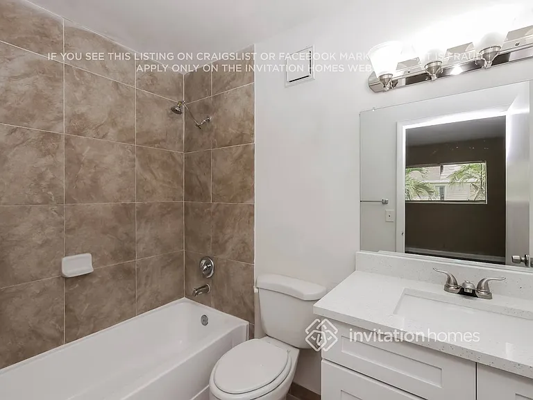 9489 Palm Cir N #9489 — Photo 11