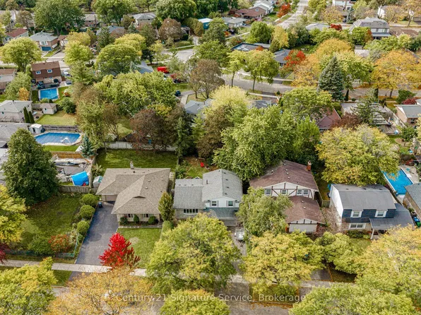 2588 Pinkwell Dr, Mississauga, ON L5K 2B4