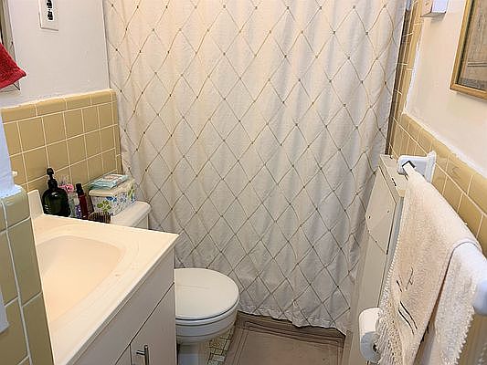 3rd image of 15 W 82nd St APT 2B