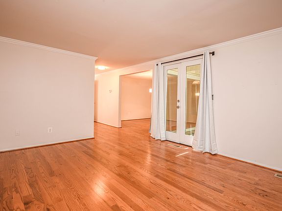 4th image of 19002 Stedwick Dr