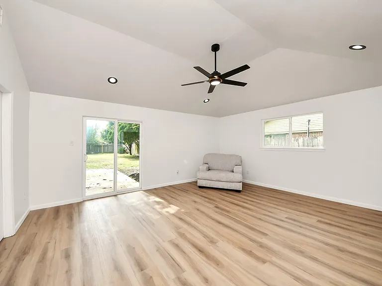 2407 Crestdale Dr — Photo 21