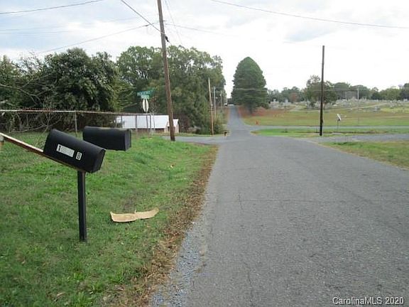 3rd image of 1221 Freeman Ave