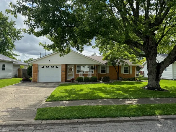 1215 N Woodward St, Lapel, IN 46051