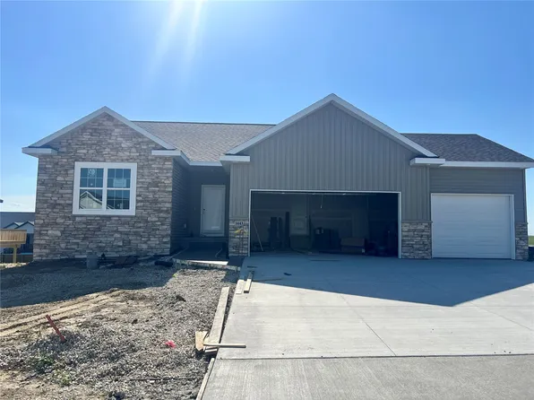 1443 Cardinal Dr, Fairfax, IA 52228