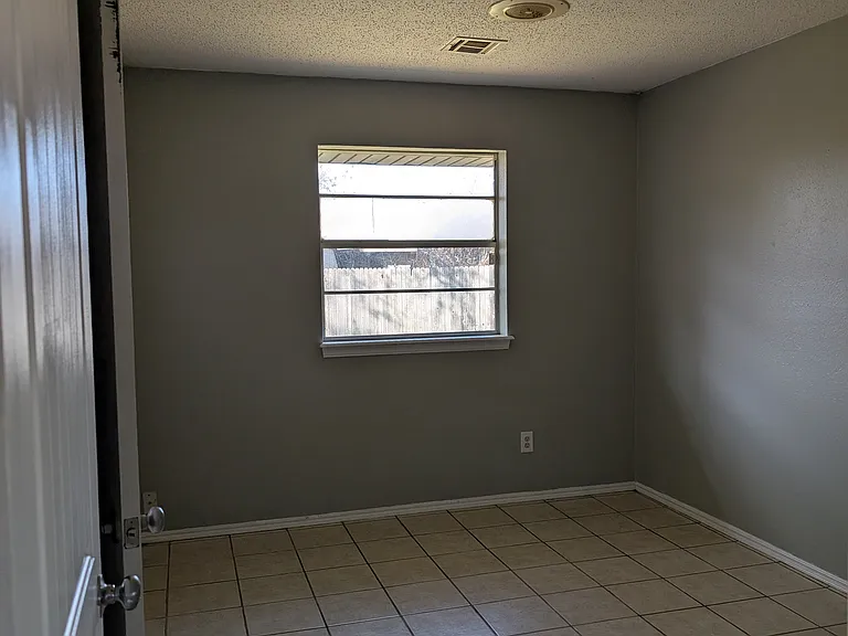 941 N Bradley Ave — Photo 19