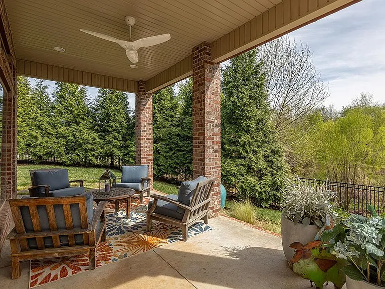 1235 E Adelaide Ln — Photo 27