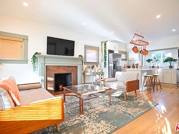 3rd image of 1600 N Kingsley Dr #1