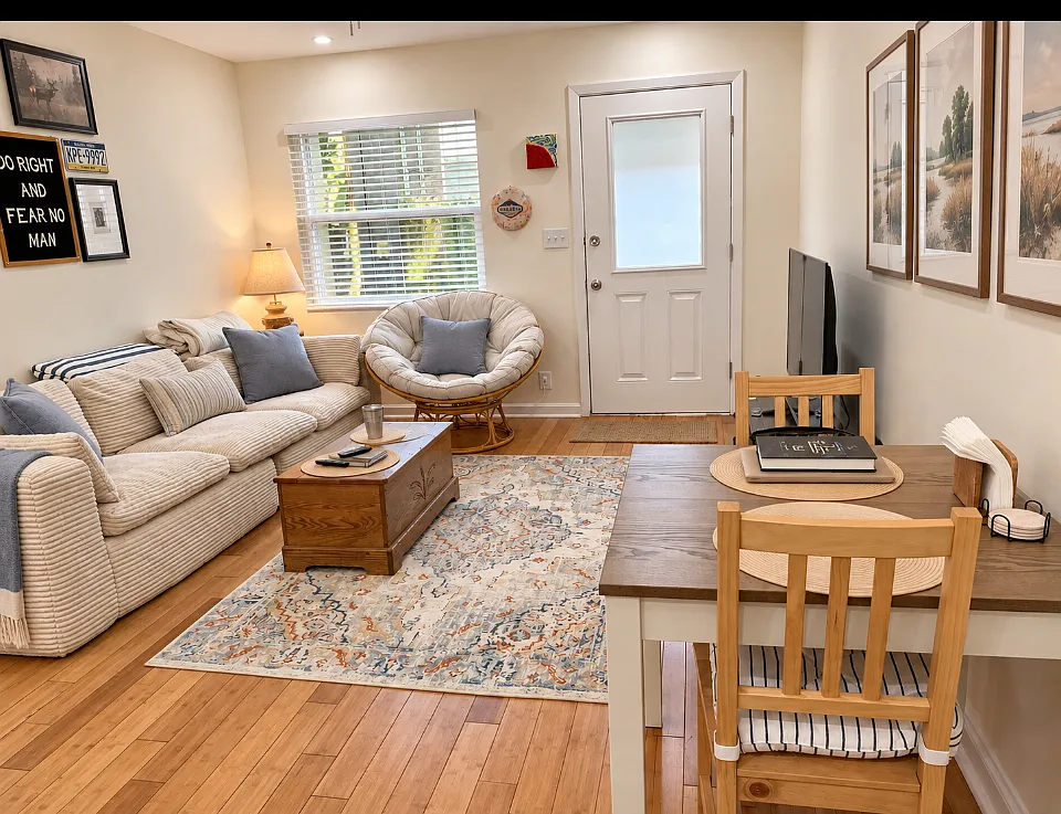 2 bed, 690 sqft, $1,425 — Photo 3