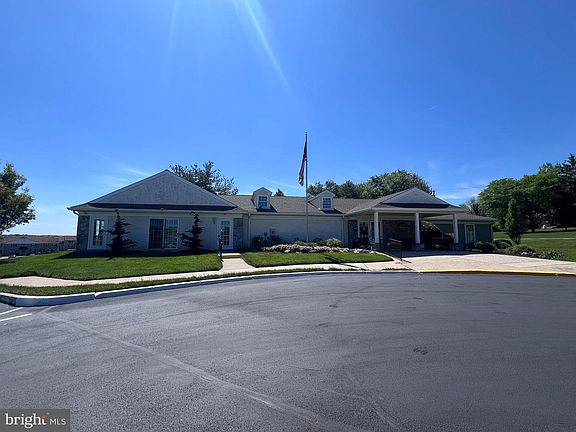4th image of 627 Brandon Rd W