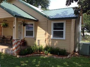 404 Hawkins Ave, Huntsville, AR 72740