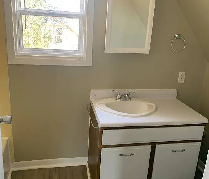 516 College St S #2 — Photo 11