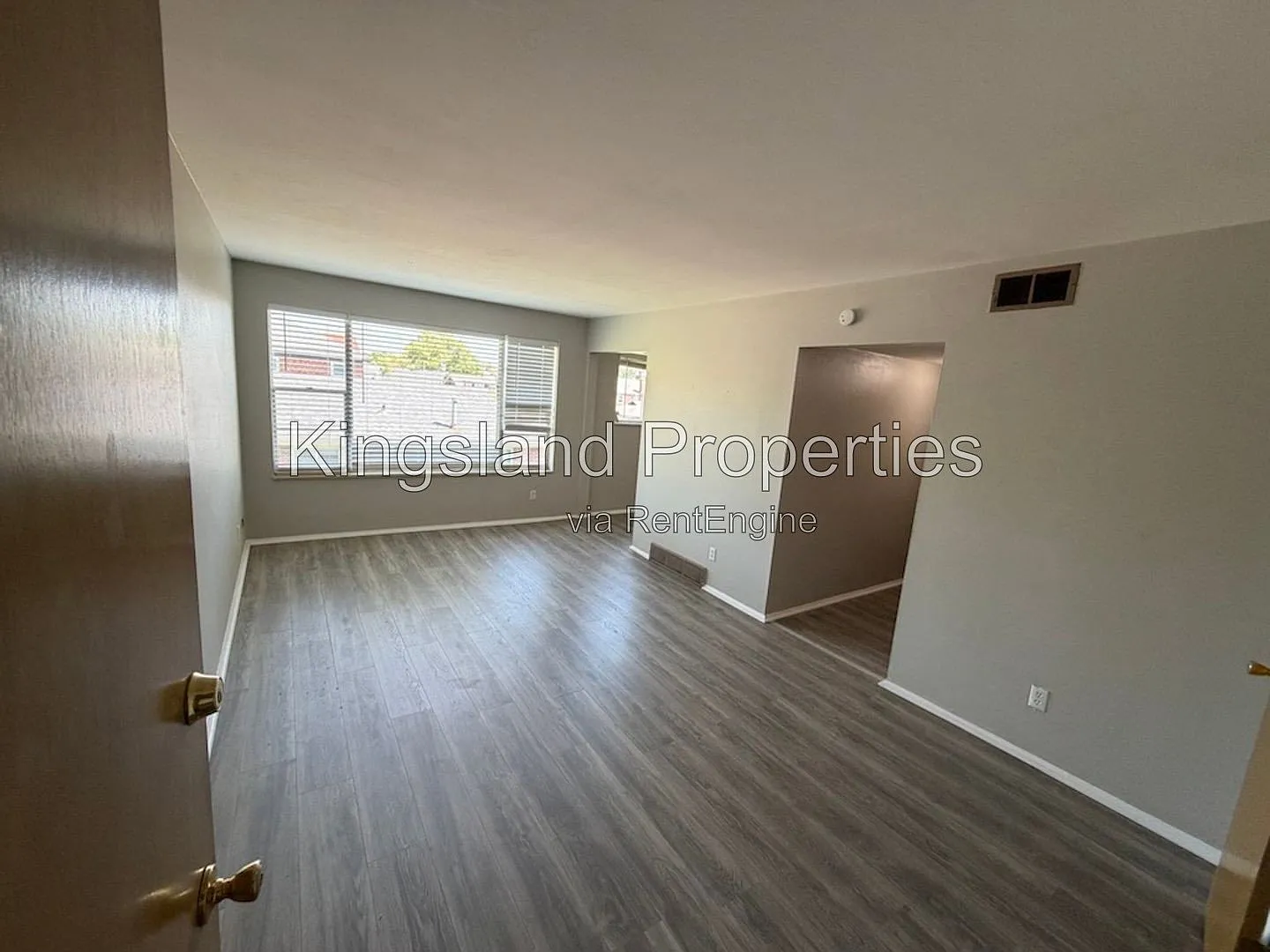 2 bed, 1.0 bath, 710 sqft, $975 — Photo 2