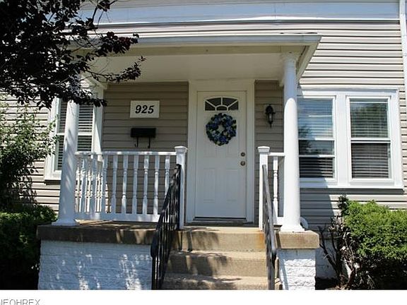 2nd image of 925 School Ave