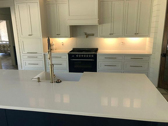 3rd image of 461 Silver Ln