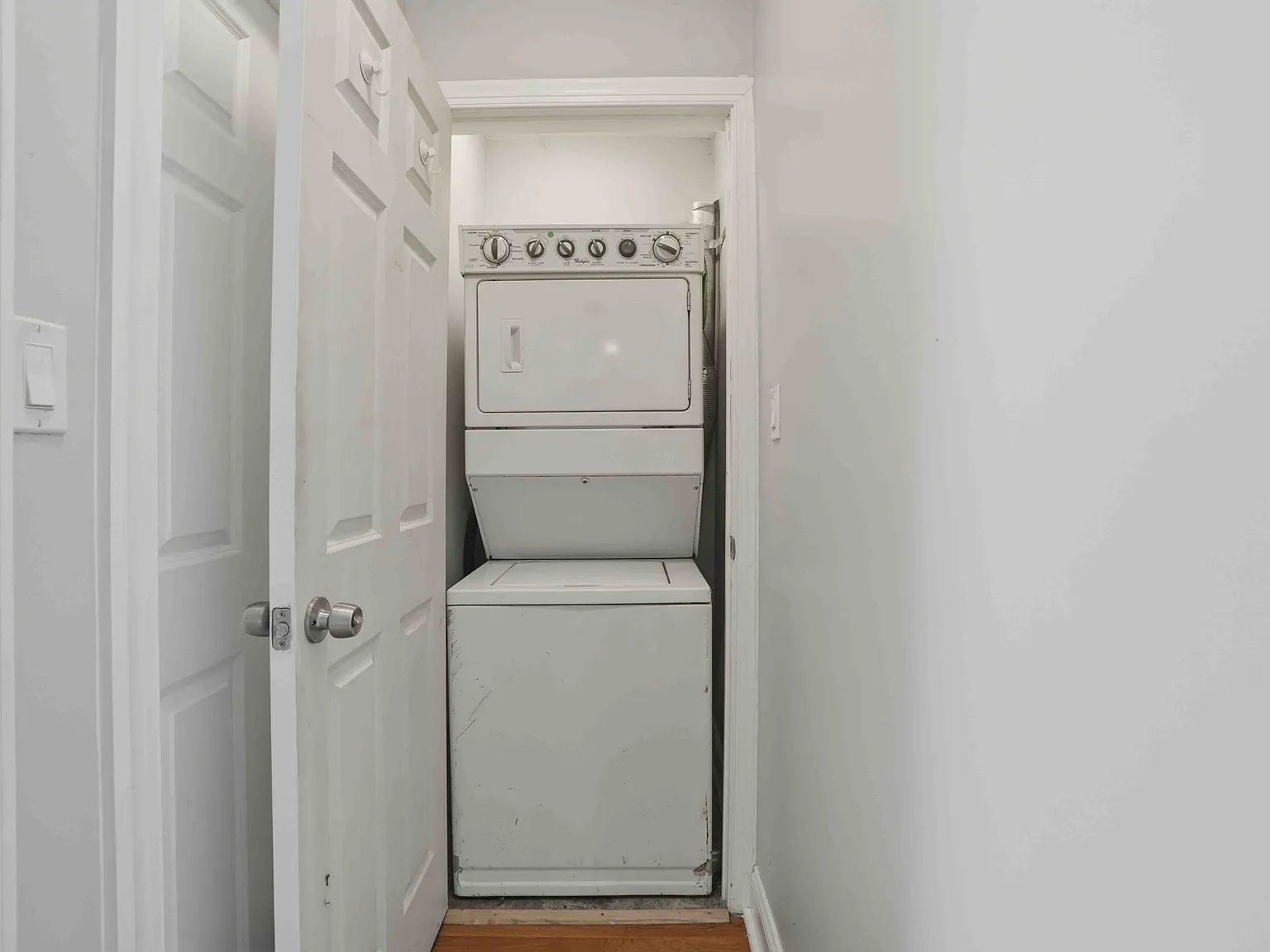 2 bed, $1,300 — Photo 4