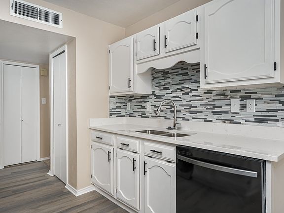 4th image of 4500 Larner St