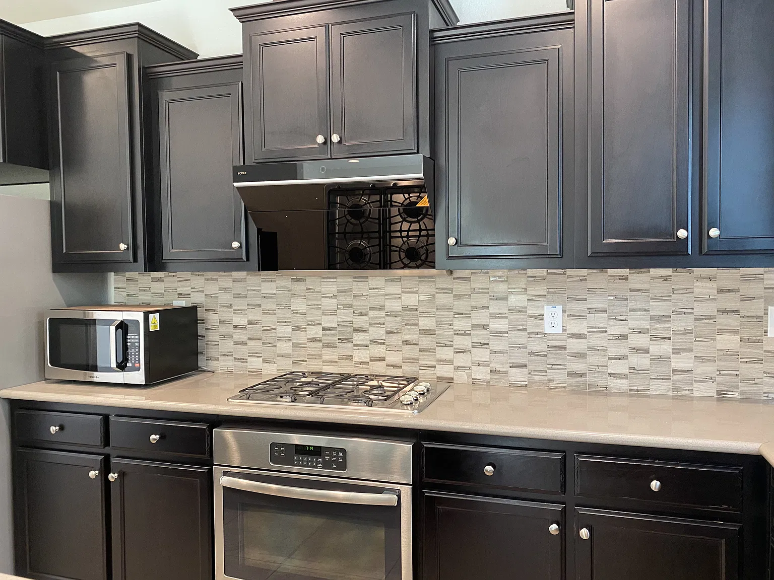 4 bed, 3.5 bath, 2217 sqft, $5,200 — Photo 3