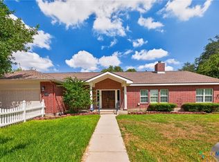 421 W Market St, Lockhart, TX 78644