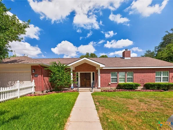 421 W Market St, Lockhart, TX 78644