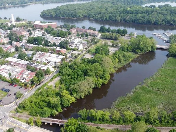 305 Tatham St, Burlington, NJ 08016