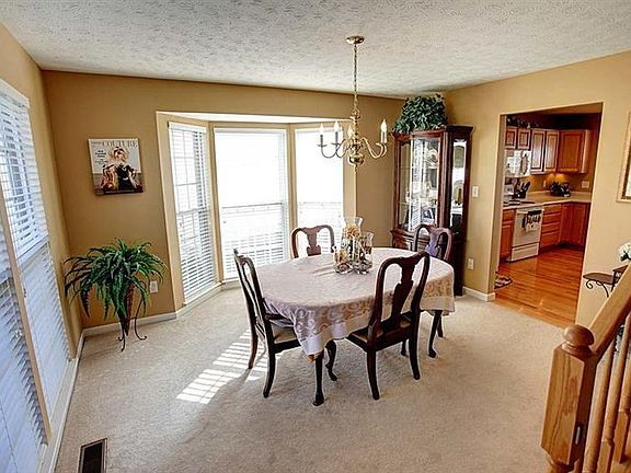 4th image of 2347 Featherston Dr