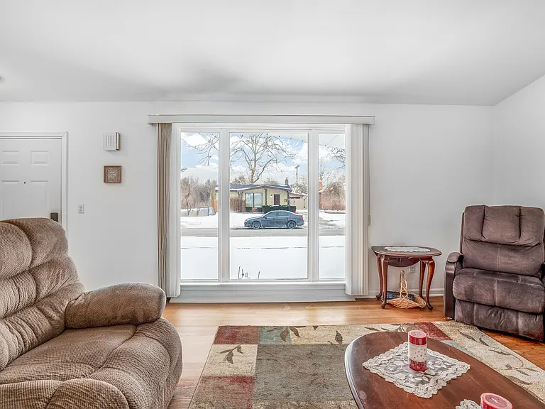 7621 Amboy St — Photo 3