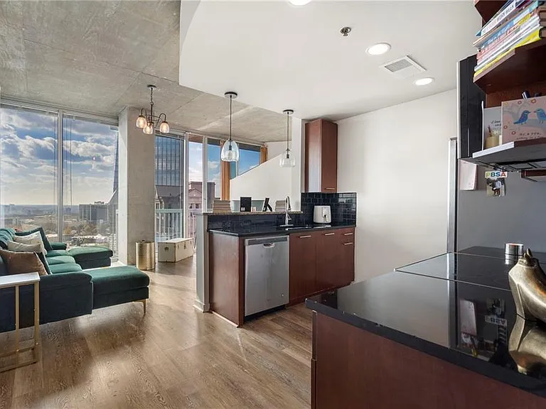 3324 Peachtree Rd NE #2208 — Photo 4