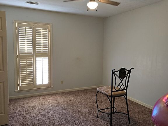 5th image of 118 Country Club Dr APT B
