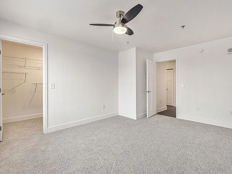 Signature Pointe Apartment Homes — Photo 39