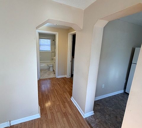 5th image of 112 Marion St #112