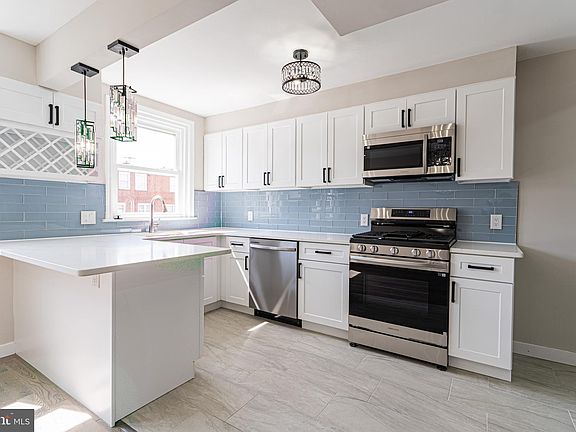 5th image of 2040 Devereaux Ave