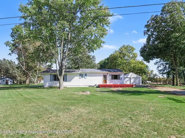 8997 Woodbury Rd, Laingsburg, MI 48848