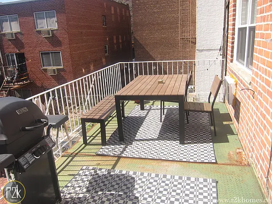 Rented by Realty 2000 Corp | media 30