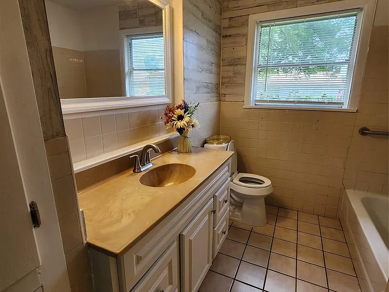 9711 Aguila St — Photo 12
