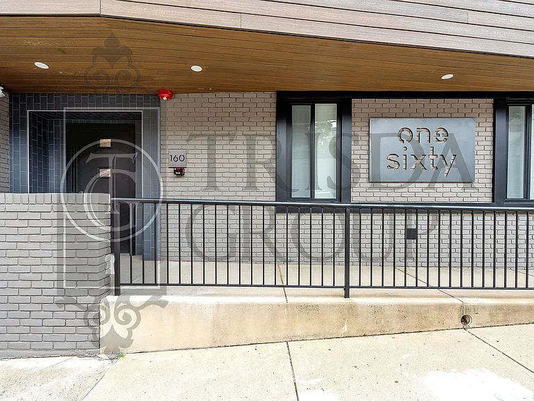 160 Southern Ave — Photo 4