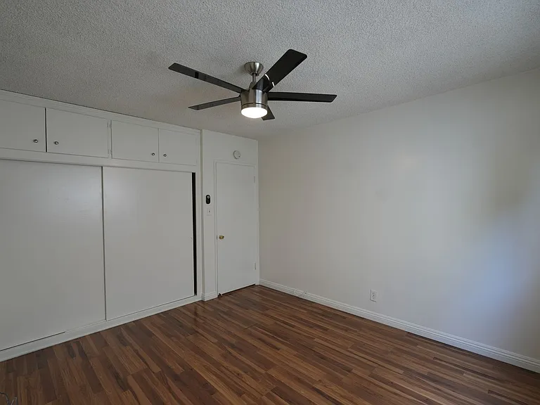 11915 Manor Dr — Photo 16