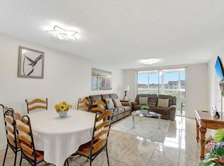 9261 Sunrise Lakes Blvd APT 210, Sunrise, FL 33322