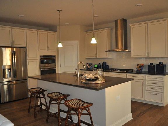 4th image of 10490 Pine Ln