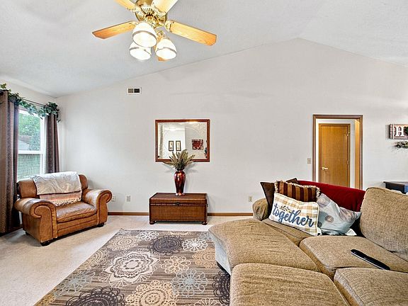 5th image of 217 Yarmouth Dr