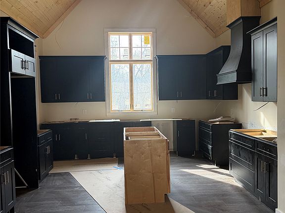 5th image of 143 E Rochester