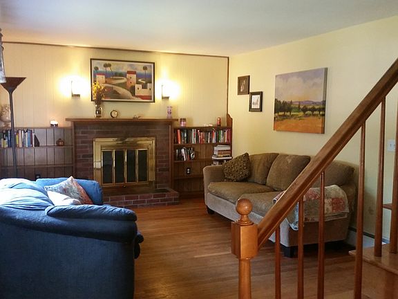 Spacious Living Room 