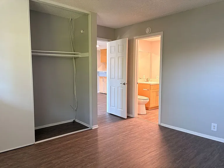 Villa Del Sol Apartments — Photo 63