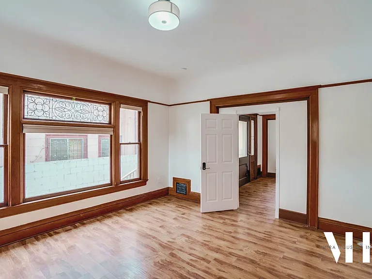 1180 W Adams Blvd — Photo 10